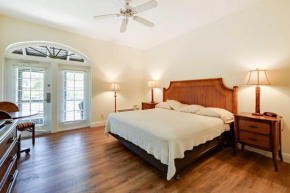 Naples Vacation Rental Close to Parks and Beaches!